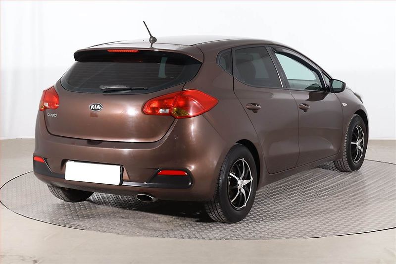 Kia Ceed (2012) 1.4 CVVT, Serv.kniha - fotka 5 z 19