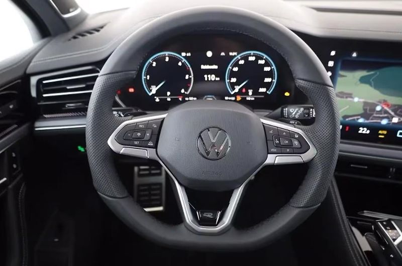 Volkswagen Touareg TDI 210kW R-Line 360 Ventilace - fotka 9 z 15