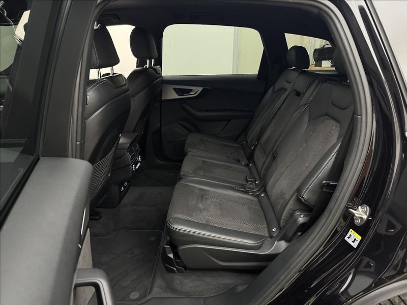 Audi SQ7 4,0 V8 MATRIX BOSE DPH 360° CZ - fotka 42 z 52