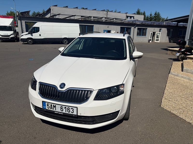 Škoda Octavia 2,0 110kW kombi - fotka 8 z 20