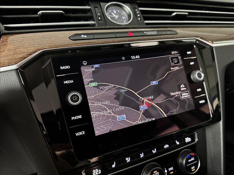 Volkswagen Passat 2,0 TDi  DSG Highline Virtual - fotka 39 z 49