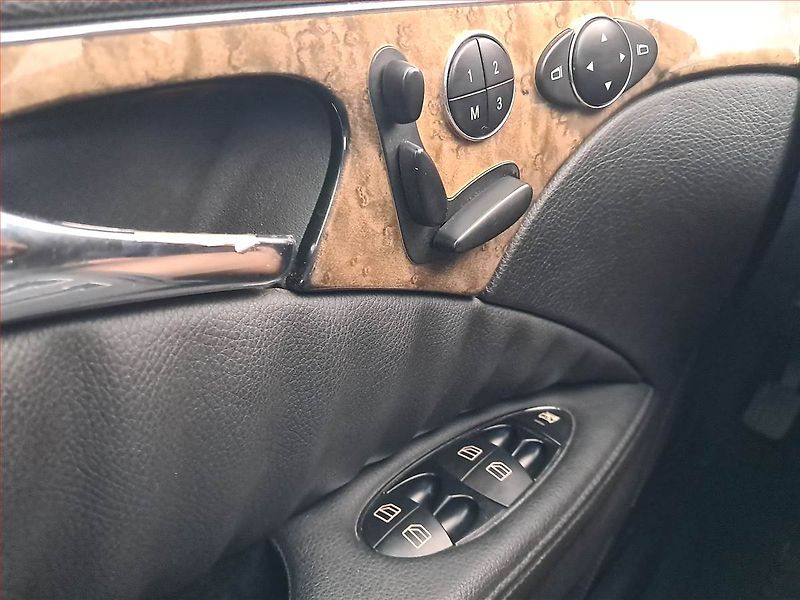 Mercedes-Benz Třídy E (2006) Avantgarde E 320 CDI 4MATIC - fotka 17 z 18