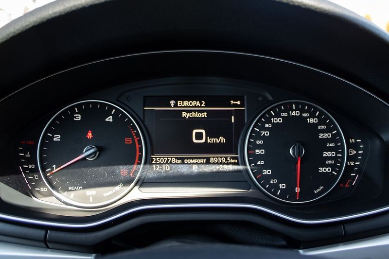 Audi A4 - fotka 9 z 27