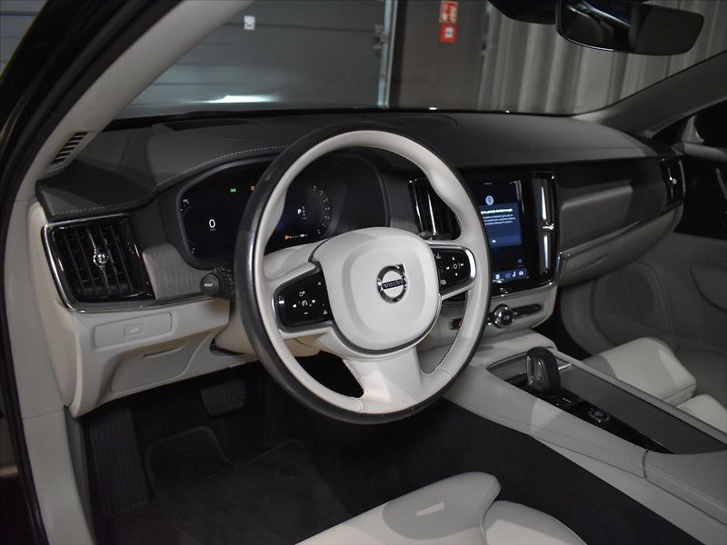 Volvo V90 2,0 B5 AWD Ultimate Pano,BLIS - fotka 14 z 30