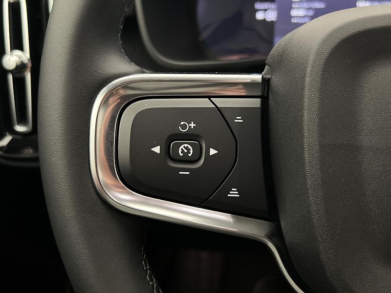 Volvo XC40 RECHARGE CORE AUT - fotka 23 z 46