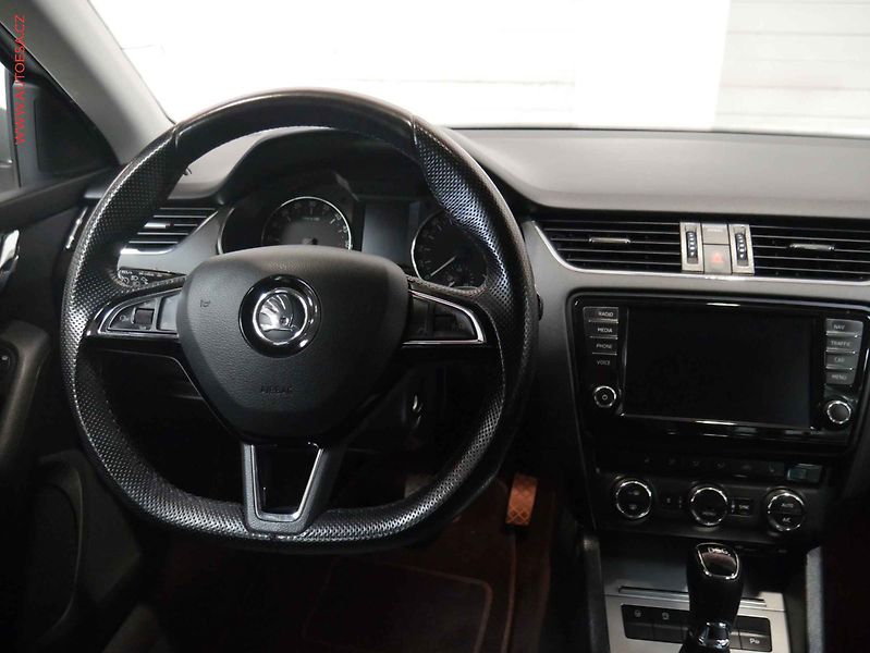 Škoda Octavia (2015) 1.6 TDi, DSG, navi - fotka 13 z 29
