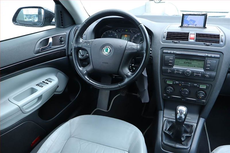 Škoda Octavia (2008) Laurin&Klement 2.0 TDI - fotka 7 z 24