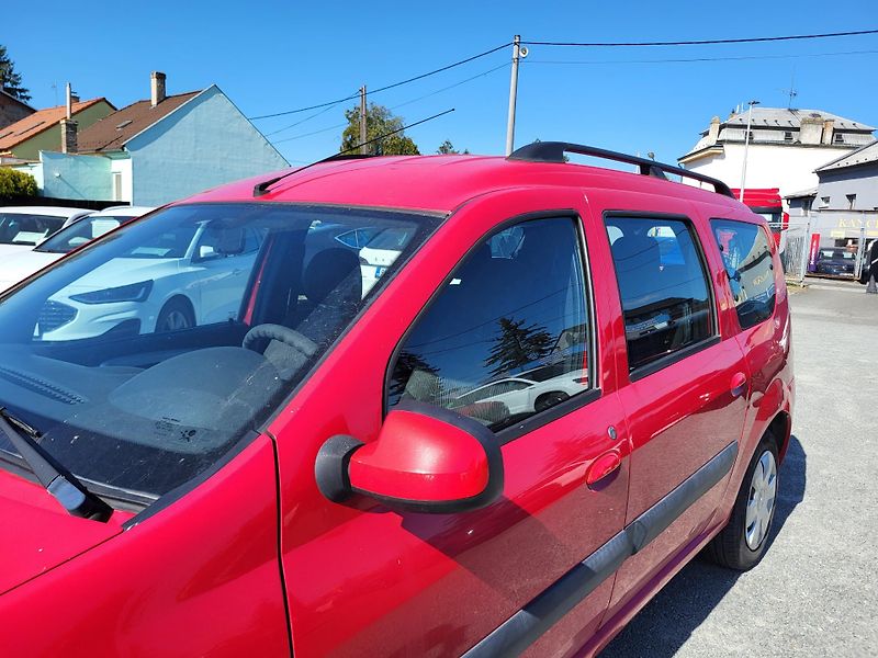Dacia Logan MCV 1.6 i 16V ARCTICA 7-míst - fotka 29 z 48