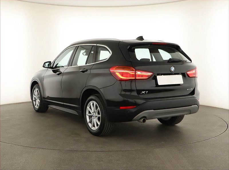 BMW X1 (2019) sDrive18i, Automat, Serv.kniha - fotka 4 z 19
