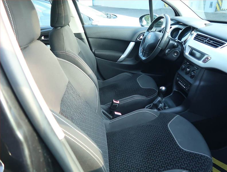 Citroën C3 (2010) 1.1 i, nová STK, slušný stav - fotka 9 z 15