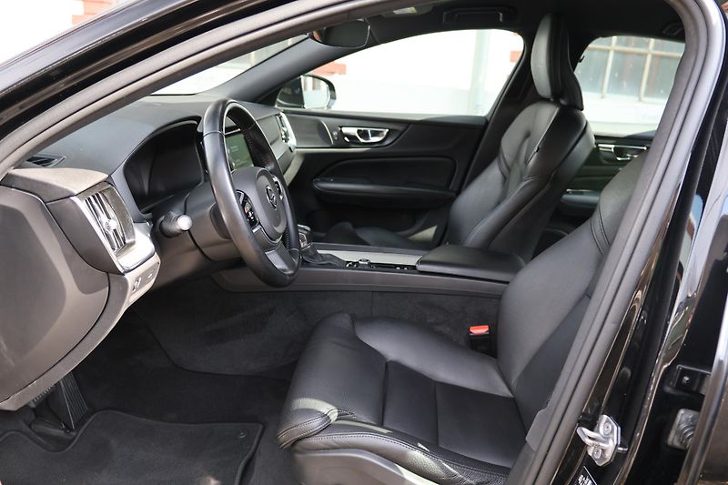 Volvo S60 (2019) T4 FWD Inscription - fotka 7 z 22