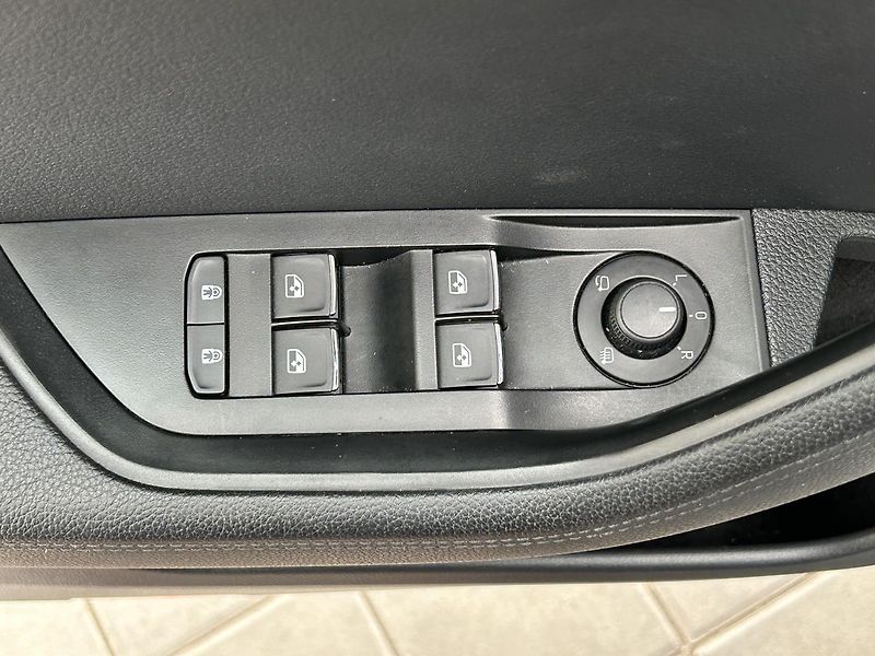 Škoda Superb 2.0 TDI L & K - fotka 21 z 34