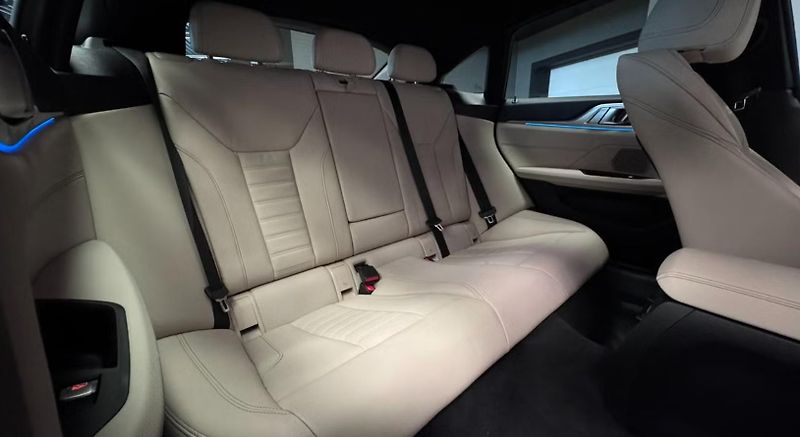 BMW i4 eDrive40 GC SoH 95% Bílý in. - fotka 12 z 23