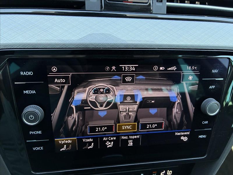 Volkswagen Passat 2,0 TDI,TAŽNÉ,WEBASTO - fotka 23 z 30
