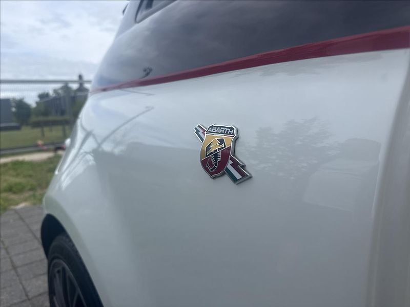 Abarth 500 1,4 T-JET 500C Cabrio - fotka 27 z 31