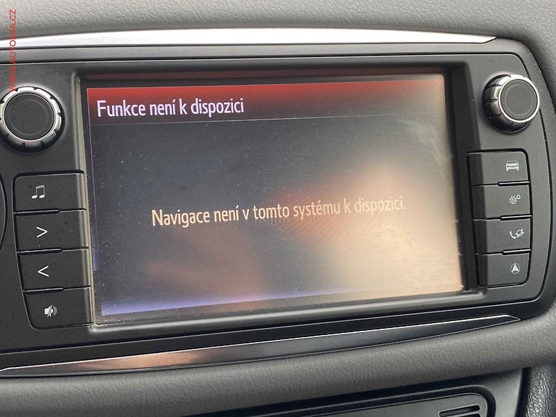 Toyota Yaris (2014) 1.3i, ČR, AC, temp, STK6/28 - fotka 16 z 16