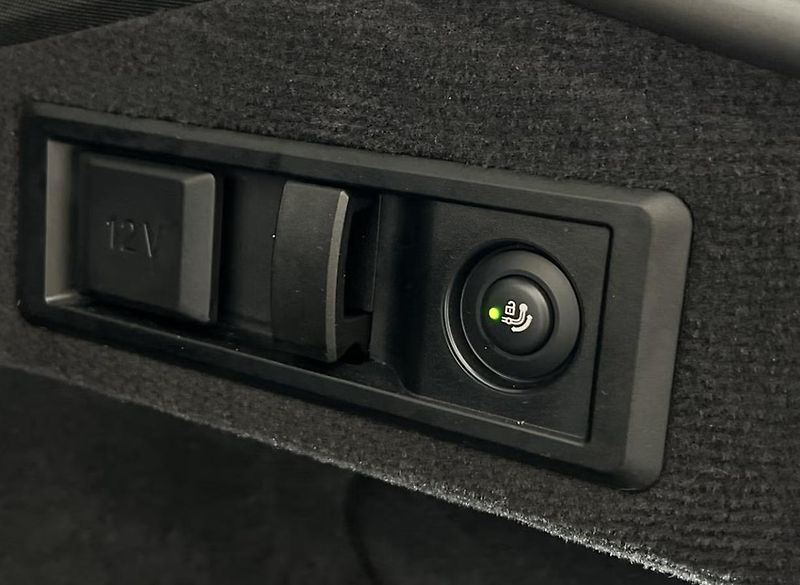 BMW i4 M50 xDrive GC 360kam Tažné LED - fotka 29 z 35