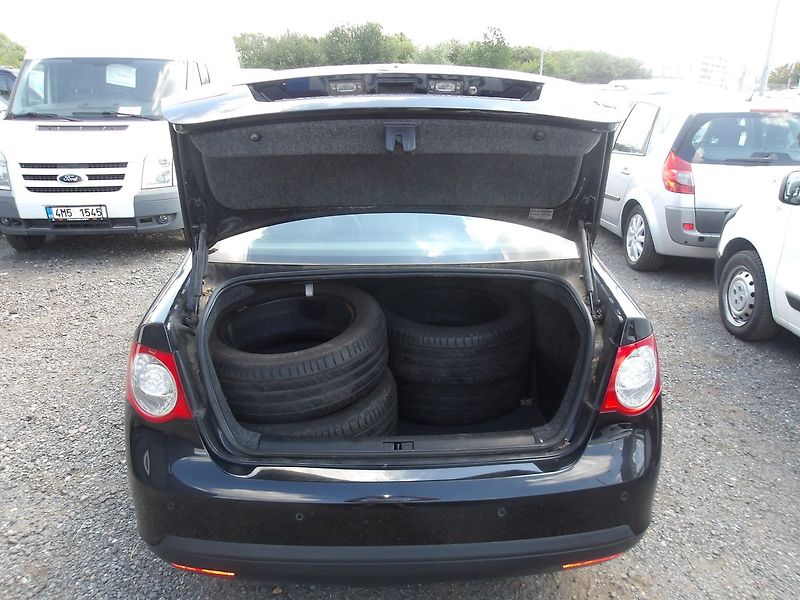 Volkswagen Jetta 1,9TDi77kW 2xkola!Po rozvodech - fotka 10 z 21