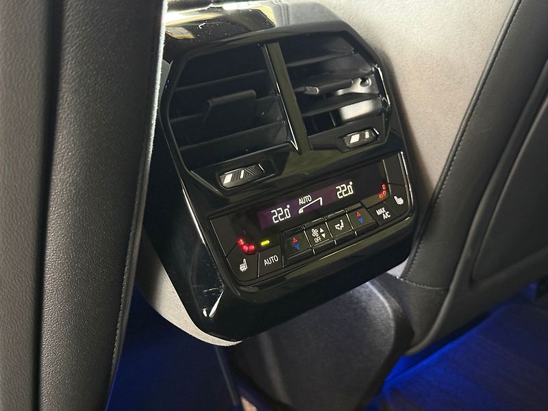 BMW Ostatní xDrive60, Masáž, Ventilace - fotka 38 z 41