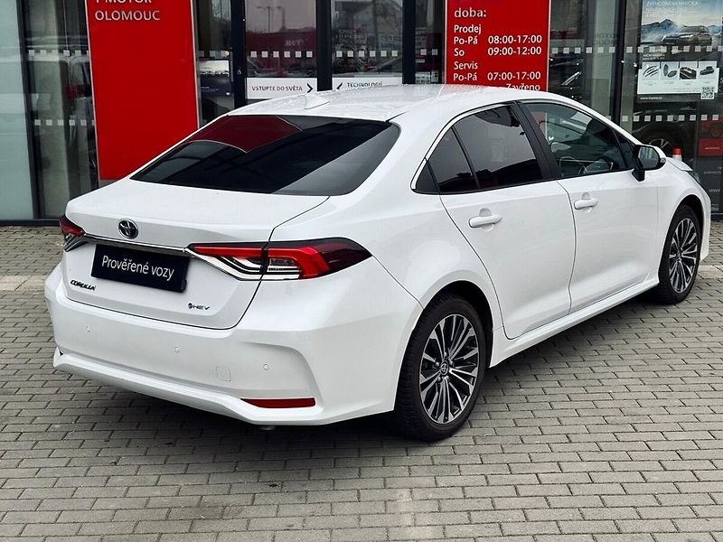 Toyota Corolla 1,8 Hybrid Style - fotka 3 z 16