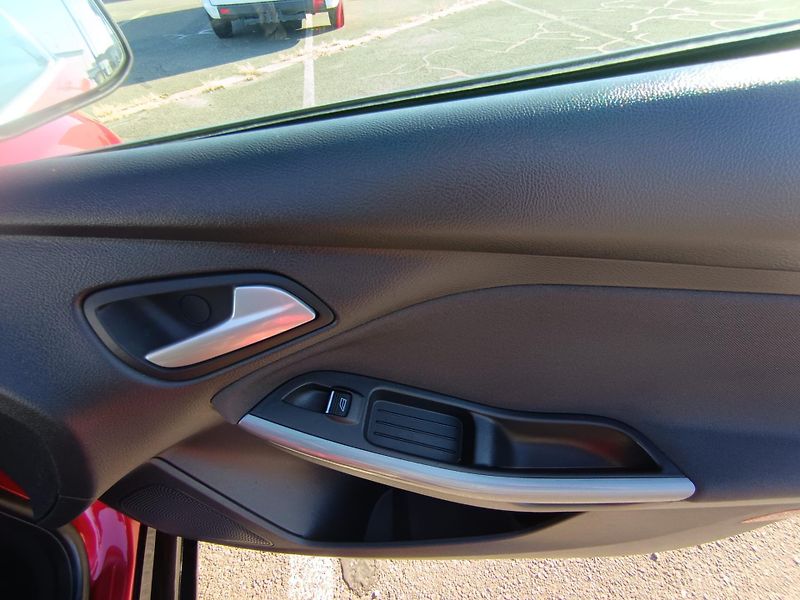 Ford Focus (2011) - fotka 32 z 39