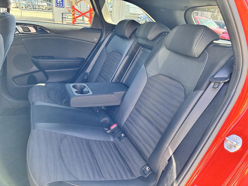 Kia Ceed 1.5T-GDi 118kW GT LINE AUTOMAT - fotka 13 z 38