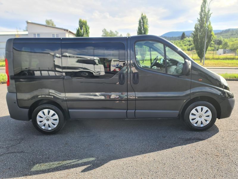 Opel Vivaro (2011) 2.0 CDTi 84-KW 8-MÍST OLOMOUC - fotka 6 z 75