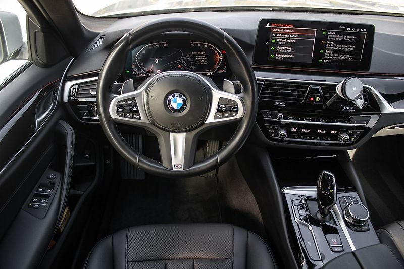 BMW Řada 5 530d, 210kW,48V, MHEV, DPH - fotka 11 z 29