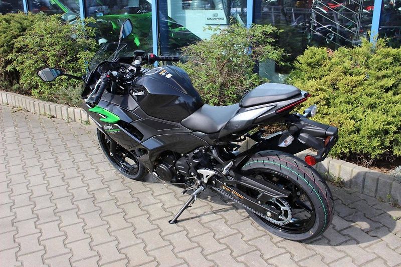 Kawasaki (2025) Ninja 500 MY 2025 SKLADEM - fotka 9 z 9