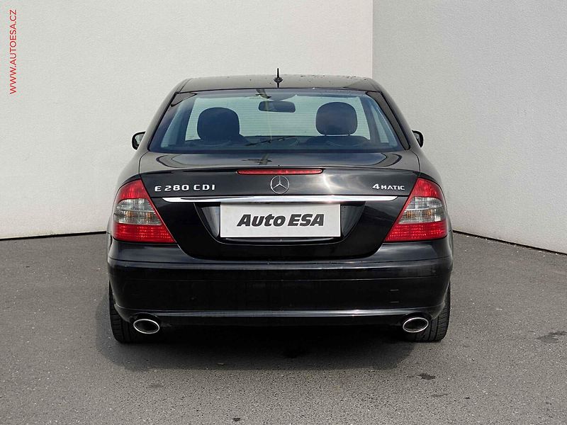 Mercedes-Benz Třídy E (2007) 3.0 CDi E280 4Matic, ČR, AT - fotka 5 z 15