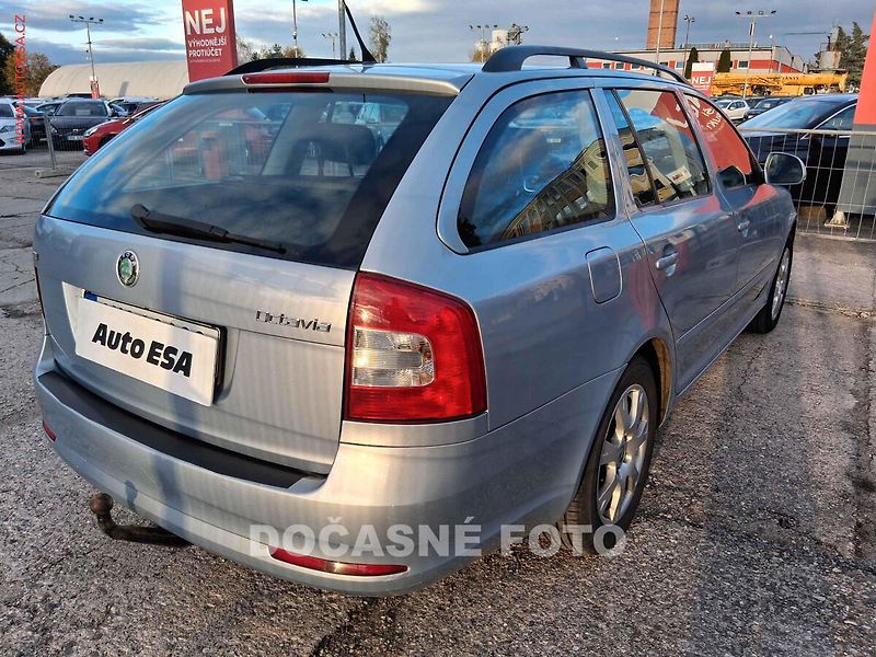 Škoda Octavia (2009) 1.6 TDi, 1.maj, servis.kniha - fotka 2 z 3