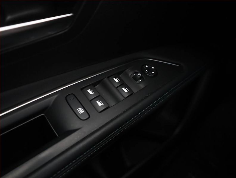 Peugeot 3008 (2023) 1.5 BlueHDi - fotka 14 z 16