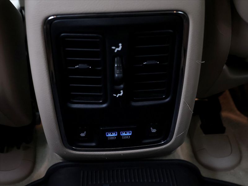 Jeep Grand Cherokee 3.0 CRDI 184kW Overland 4WD - fotka 31 z 40