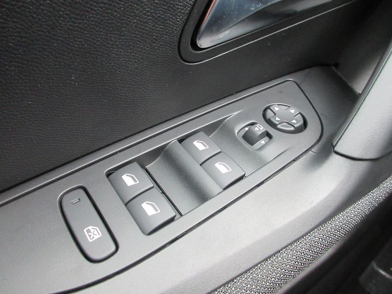 Peugeot 2008 STYLE PureTech 100 k MAN6  - fotka 22 z 34