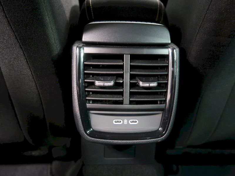 Škoda Scala (2025) TOP SELECTION 1.5TSI 110KW DSG - fotka 38 z 40