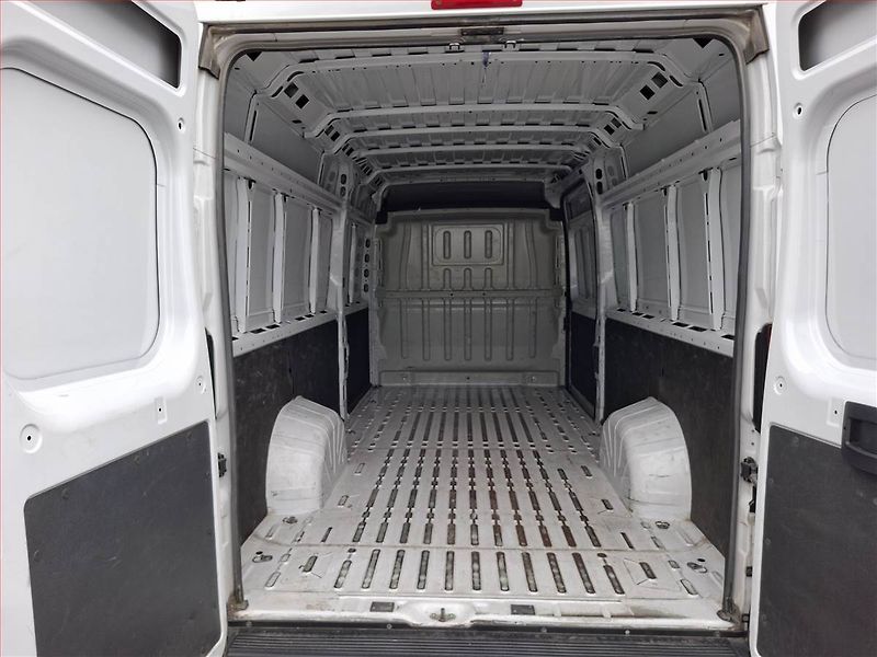 Peugeot Boxer (2023) 2.2 BlueHDi, Maxi, 14m3, 1.0t - fotka 12 z 16
