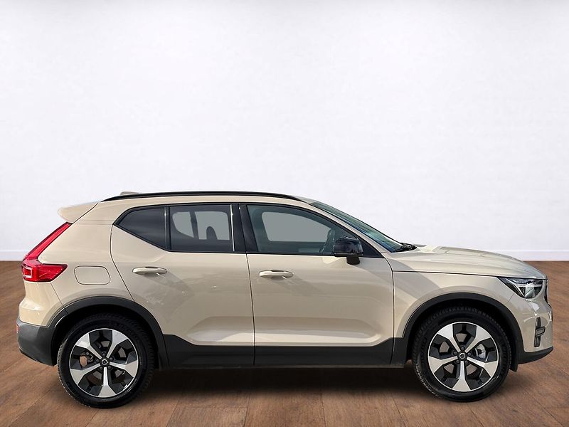 Volvo XC40 PLUS B3, ACC ,BLIS ,FULL LED - fotka 7 z 22
