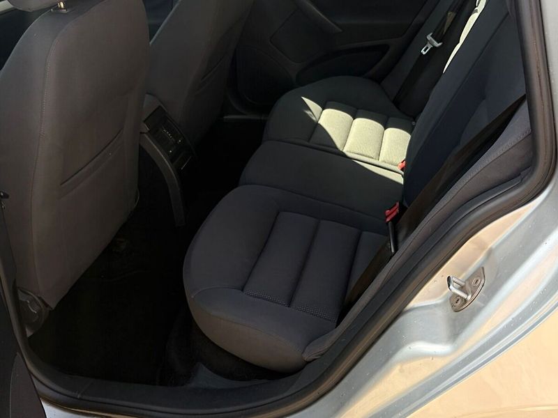 Škoda Octavia 1.6 Combi - fotka 12 z 14