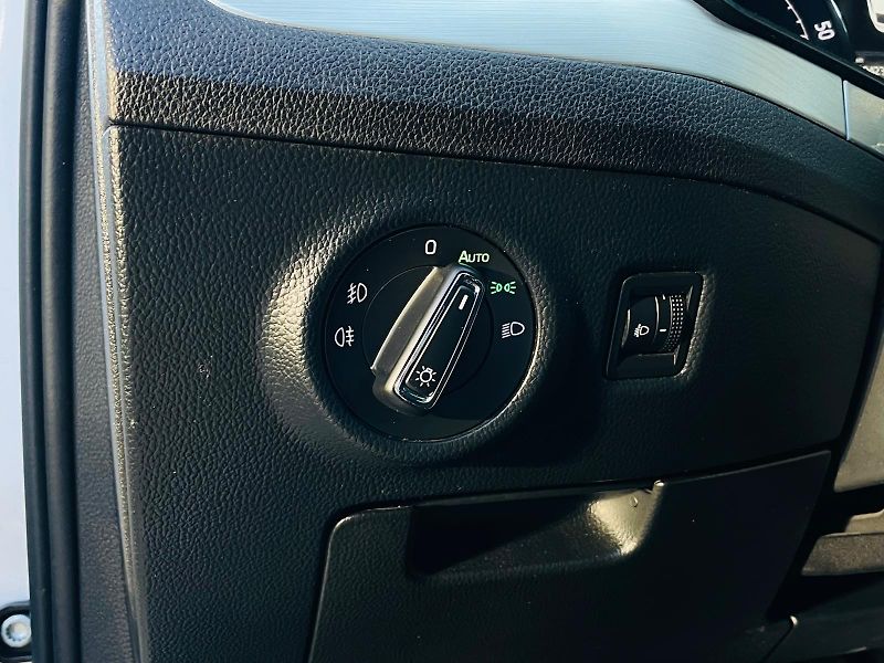 Škoda Superb 2.0TDI 1MAJITEL TAŽNÉ SERVISKA - fotka 40 z 44