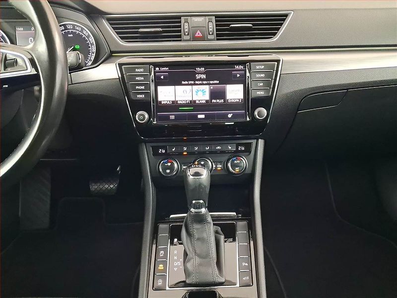 Škoda Superb (2017) Style 2.0 TDI, Automat - fotka 12 z 20