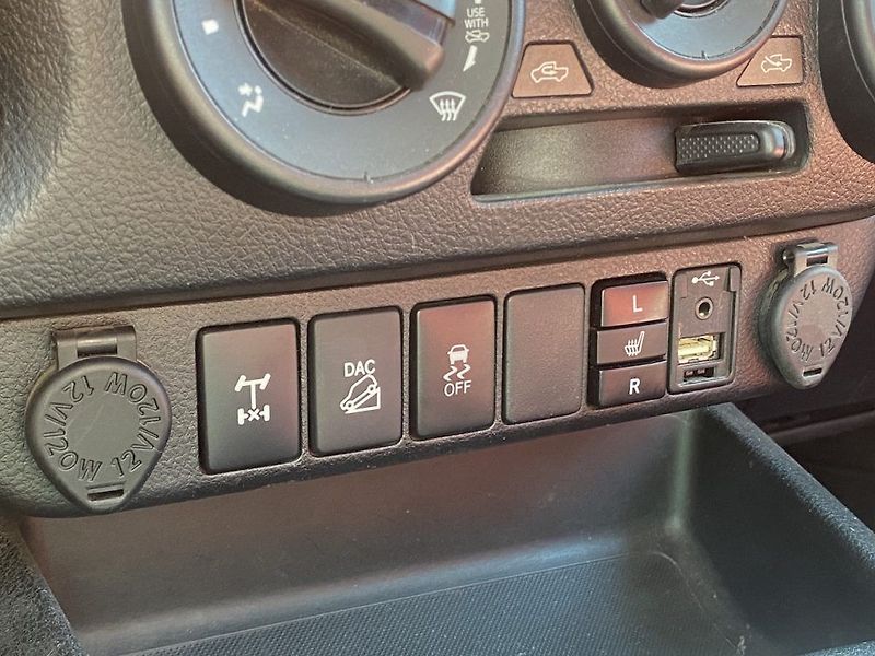 Toyota Hilux 2.4D, ČR, Active, tažné - fotka 15 z 21
