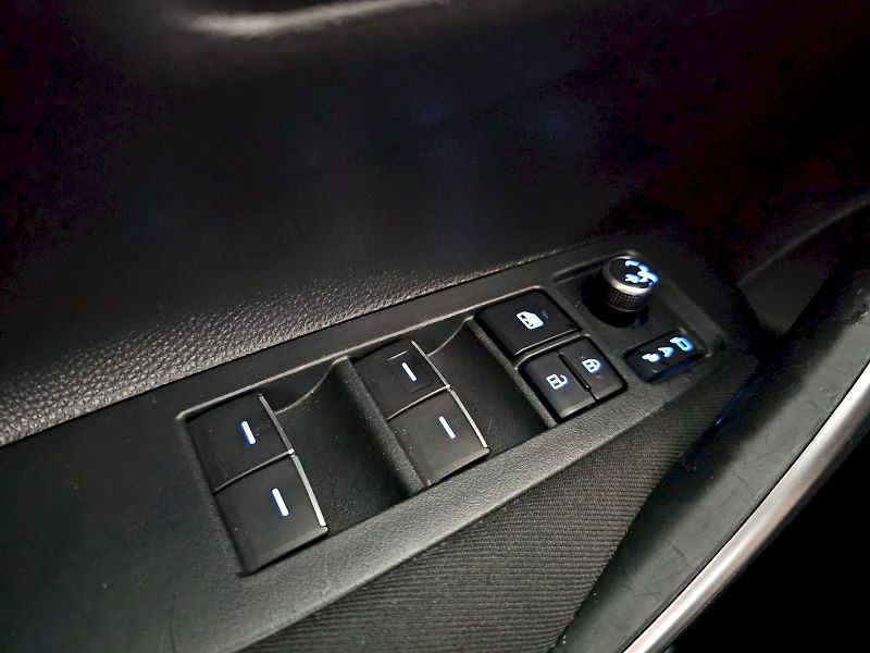 Toyota Corolla (2023) 1.5i CVT COMFORT TECH - fotka 19 z 23