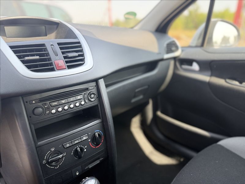 Peugeot 207 1,6 HDI KLIMA +SADA KOL 79tKm - fotka 13 z 25