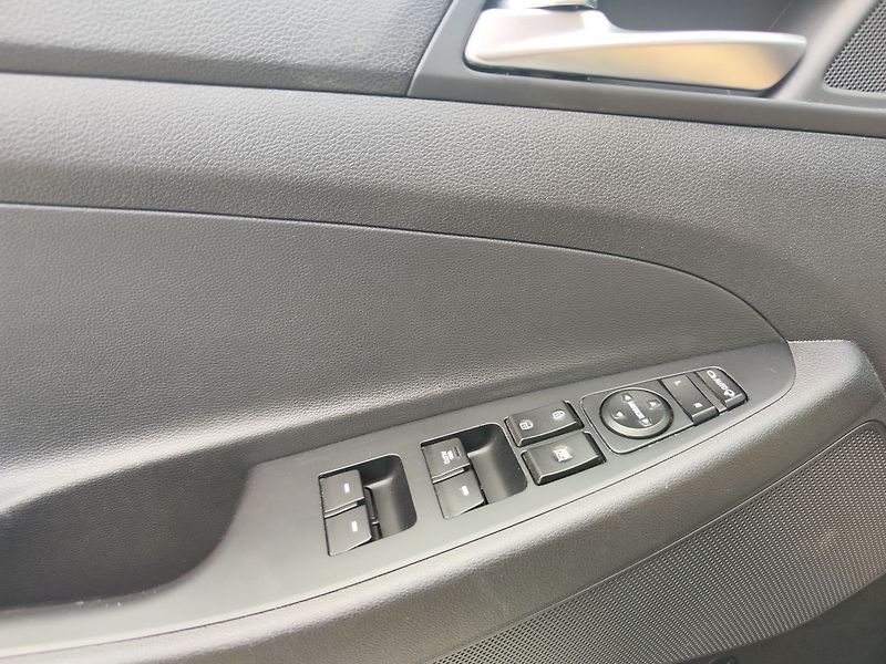 Hyundai Tucson 2.0 CRDI/100kW Style 4x4 - fotka 32 z 36