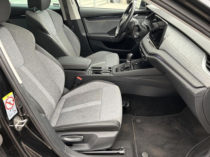 Škoda Octavia 1.5 TSI Top selection - fotka 33 z 35