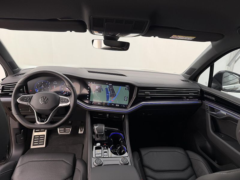 Volkswagen Touareg 3.0Tdi*1-MAJ*DPH*HUD*R-LINE* - fotka 22 z 47