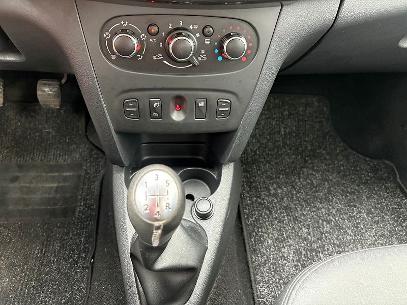Dacia Sandero 0.9TCe 66kW Stepway, Klima - fotka 11 z 15