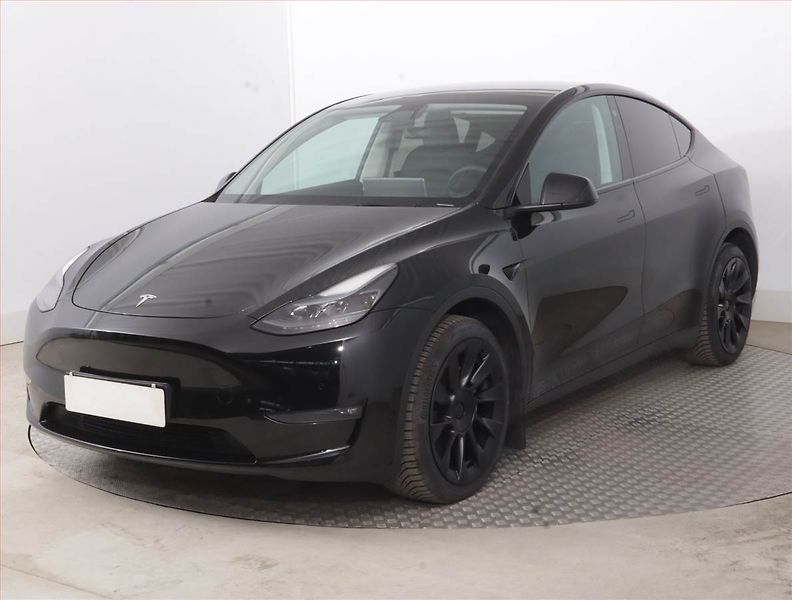 Tesla Model Y (2022) Long Range AWD 79kWh, SoH 93% - fotka 2 z 21