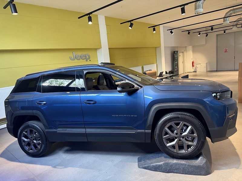 Jeep Compass (2026) First Edition e-Hybrid 145k - fotka 8 z 13
