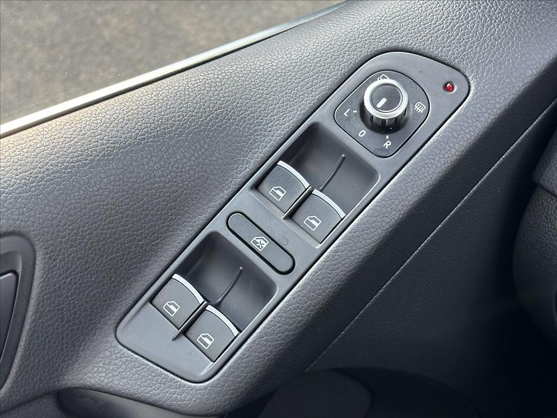 Volkswagen Tiguan 2,0 TSi 4x4 AT R-Line TOP STAV - fotka 28 z 40
